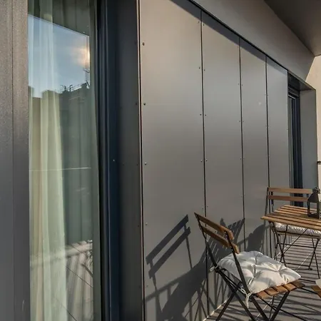 Fresh & Modern - With 2 Balconies