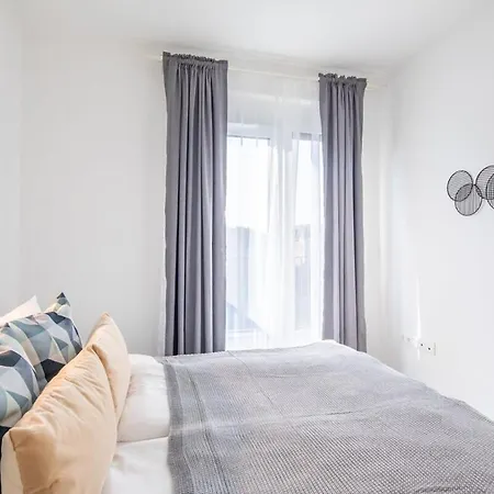 Fresh & Modern - With 2 Balconies