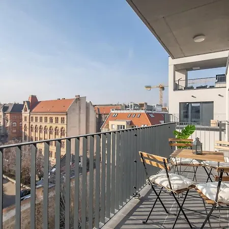 Fresh & Modern - With 2 Balconies *