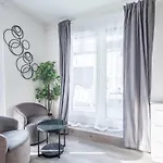 Fresh & Modern - With 2 Balconies Apartament *