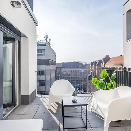 Fresh & Modern - With 2 Balconies Апартаменты