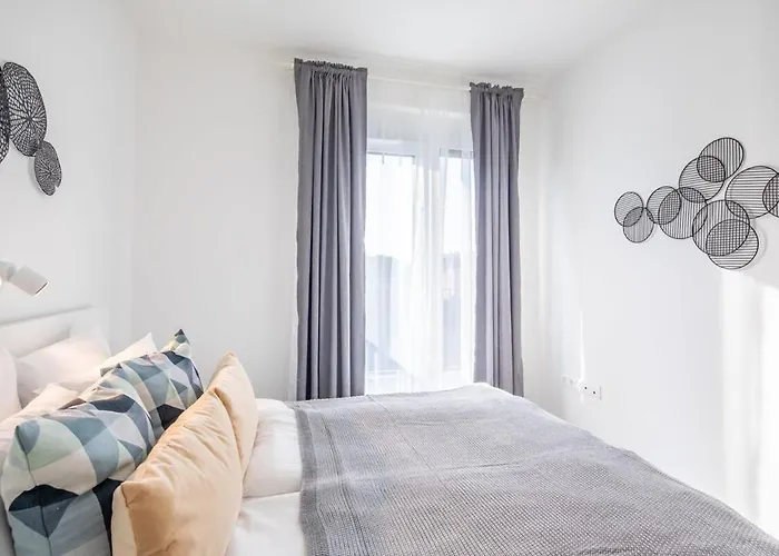 Fresh & Modern - With 2 Balconies