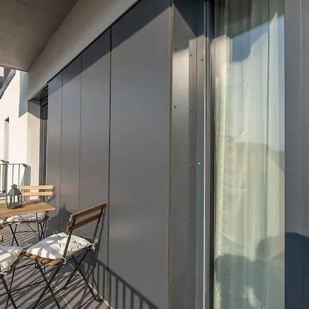 Fresh & Modern - With 2 Balconies 아파트