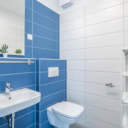 Fresh & Modern - With 2 Balconies Apartment *