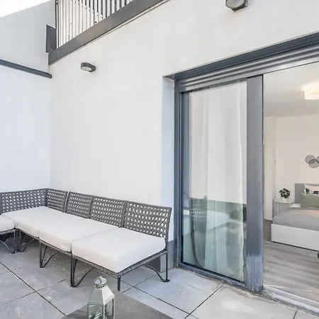 Fresh & Modern - With 2 Balconies Budapest