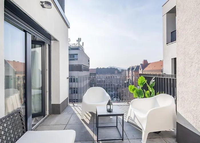 Fresh & Modern - With 2 Balconies Apartmán