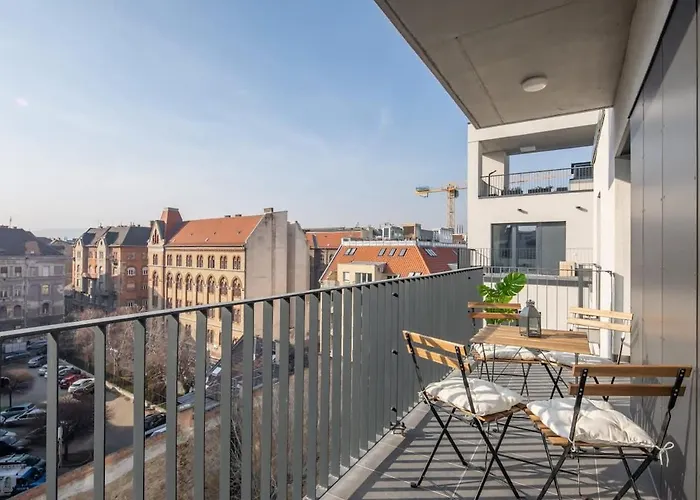 Fresh & Modern - With 2 Balconies *